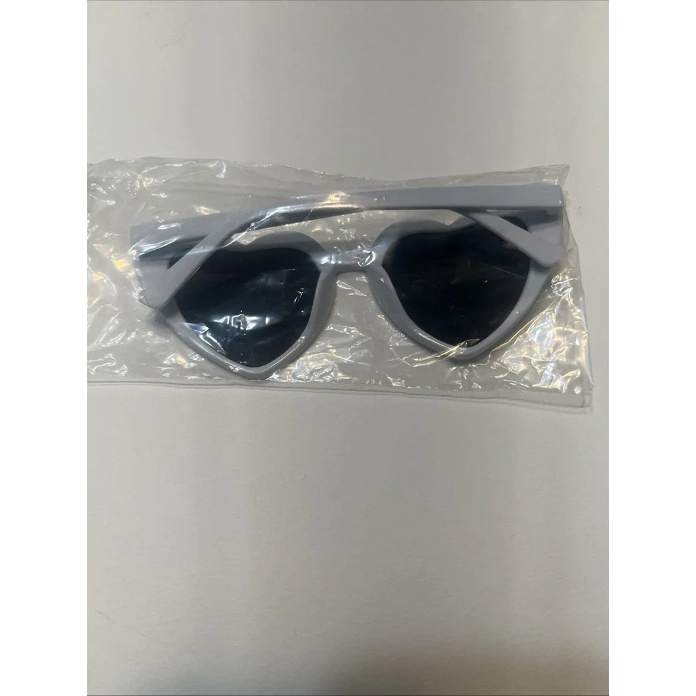 Retro White Heart Cat Eye Sunglasses Plastic Frame Women's New‎ In Bag